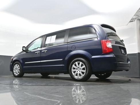 Used 2012 Chrysler Town & Country Touring-L w/ Entertainment Group #2 FWD image 29