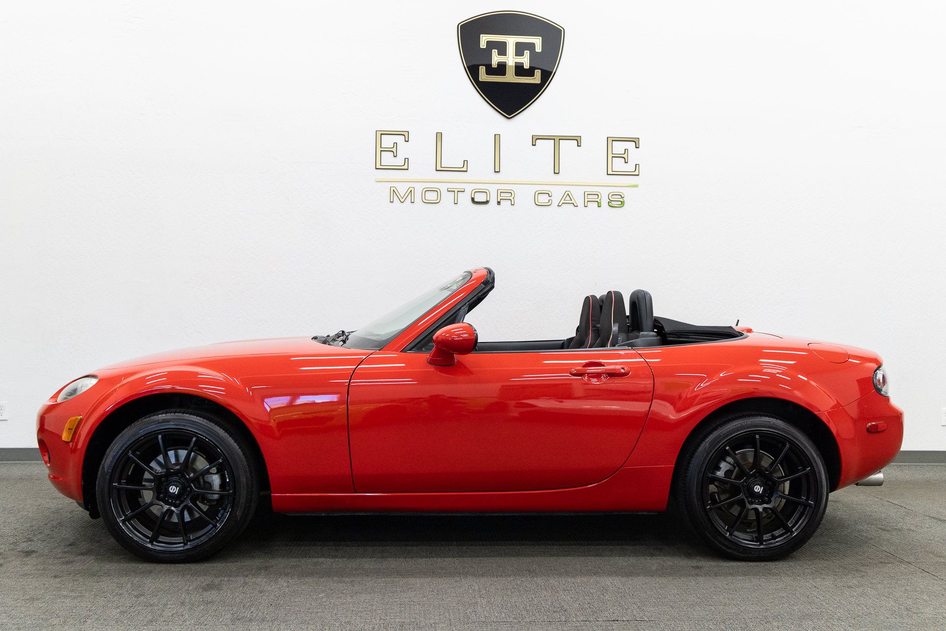 Used 2007 MAZDA MX-5 Miata SV RWD image 2