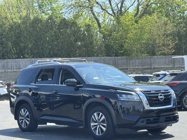Used 2024 Nissan Pathfinder SL AWD/4WD image 3