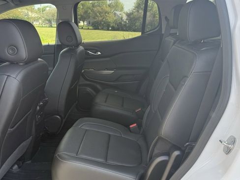 Used 2023 GMC Acadia SLT w/ Elevation Edition image 15