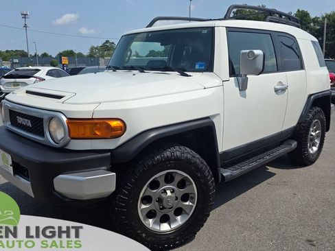 Used 2011 Toyota FJ Cruiser 4WD w/ Upgrade Pkg image 1