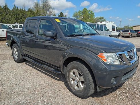 Used 2012 Nissan Frontier SV image 3