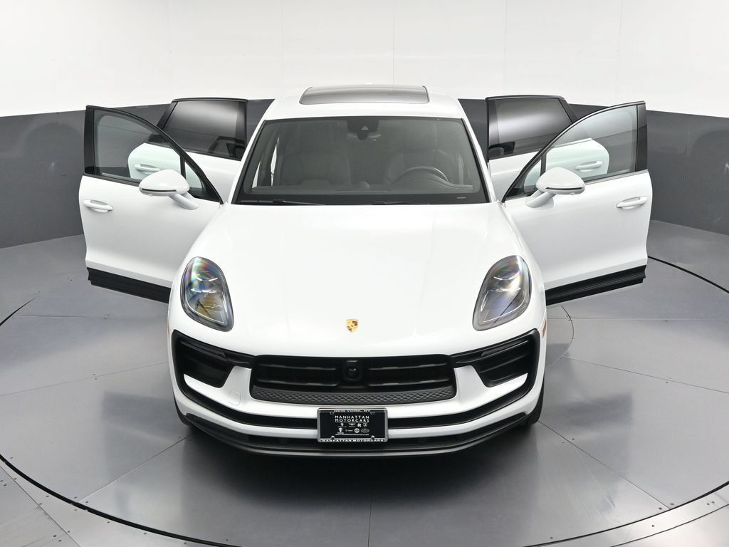 Certified 2026 Porsche Macan AWD/4WD image 32
