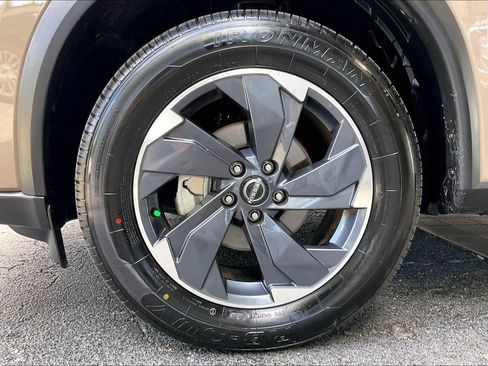 Used 2025 Nissan Rogue SV FWD image 30