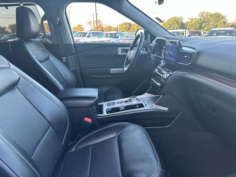 Certified 2024 Ford Explorer Limited image 30