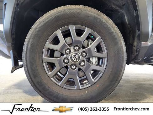 Used 2025 Toyota 4Runner 4WD image 10