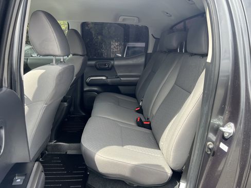 Used 2022 Toyota Tacoma SR5 RWD image 31