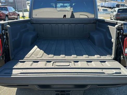 Used 2022 Jeep Gladiator Willys image 23