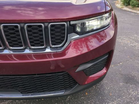 New 2025 Jeep Grand Cherokee Laredo w/ Luxury Tech Group I RWD image 11