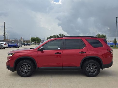 Certified 2024 Honda Pilot TrailSport image 7