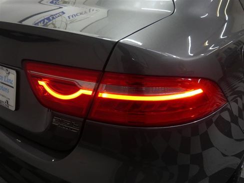 Used 2018 Jaguar XE Prestige AWD/4WD image 15