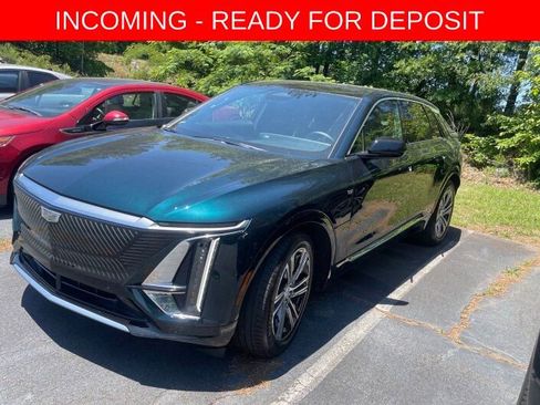 Used 2024 Cadillac Lyriq Luxury AWD/4WD image 2