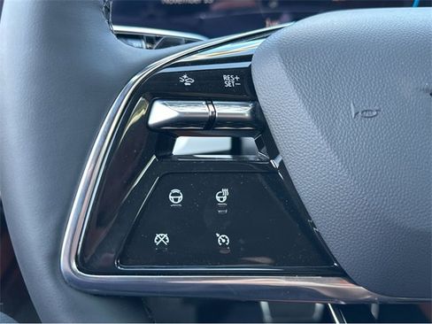 New 2026 Cadillac Optiq Luxury 2 image 28