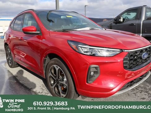 Used 2025 Ford Escape ST-Line Elite w/ Class II Trailer Tow Package image 1