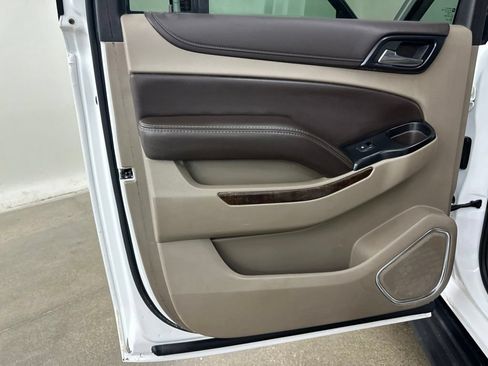 Used 2017 Chevrolet Suburban LT w/ Luxury Package AWD/4WD image 31