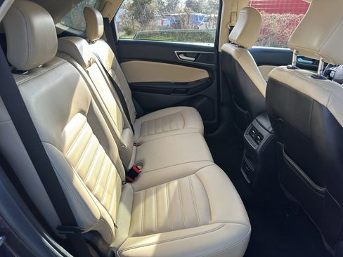 Used 2020 Ford Edge SEL image 11