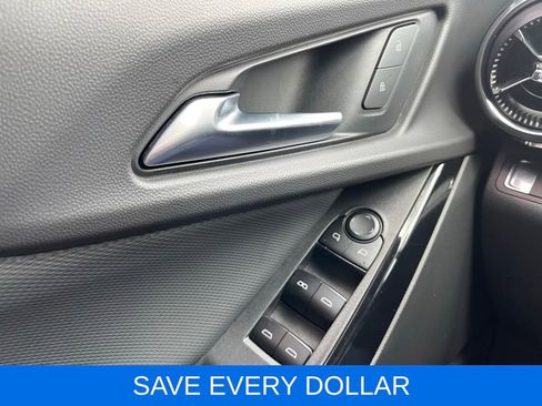 Used 2025 Chevrolet Equinox LT image 17