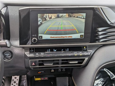 Used 2025 Toyota Camry SE image 18