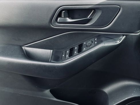 Used 2024 Nissan Rogue S image 19