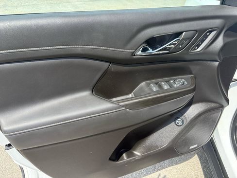 Used 2023 GMC Acadia SLT w/ Technology Package image 12