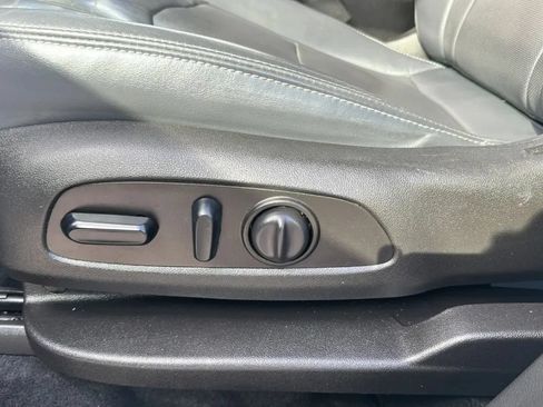 Used 2018 Buick Enclave Essence FWD image 19