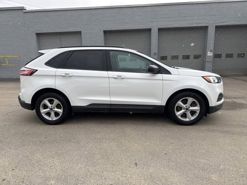 Used 2020 Ford Edge SE image 2