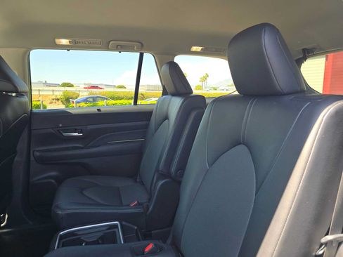 Certified 2026 Toyota Grand Highlander FWD image 19