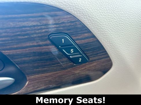 Used 2023 Chrysler Pacifica Limited image 13