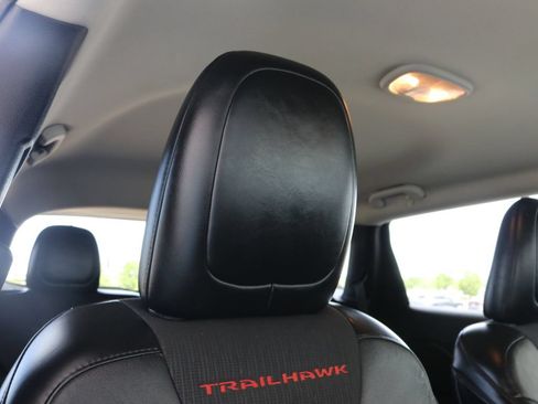 Used 2018 Jeep Cherokee Trailhawk AWD/4WD image 50