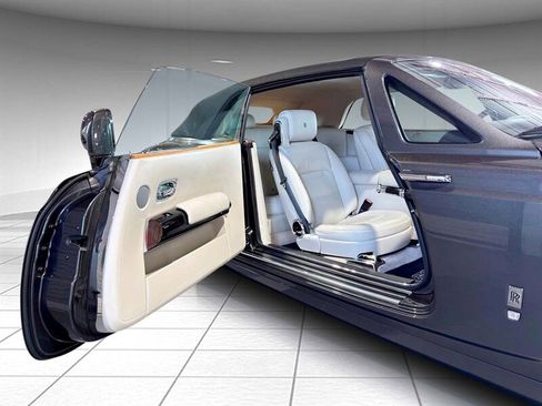 Used 2012 Rolls-Royce Phantom Drophead Coupe image 28
