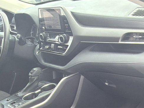 Used 2023 Toyota Highlander LE image 26