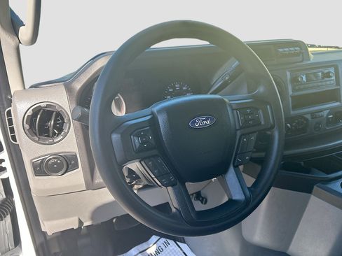 Used 2022 Ford E-350 and Econoline 350 Super Duty image 11