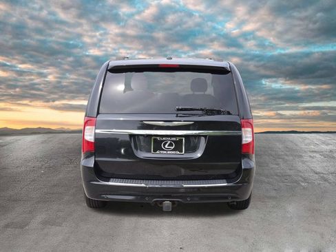 Used 2014 Chrysler Town & Country Touring-L w/ Trailer Tow Group FWD image 7