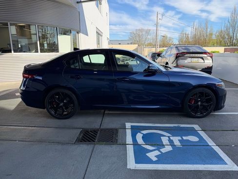 Used 2020 Alfa Romeo Giulia AWD w/ Quick Order Package 22J Sport image 8