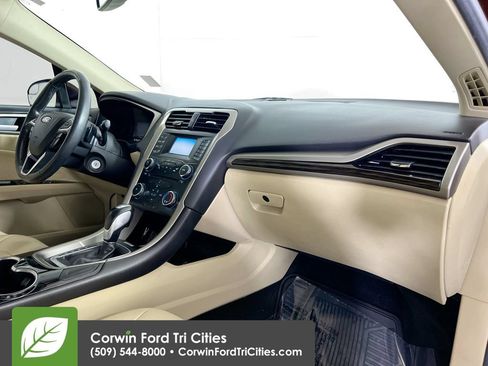 Used 2015 Ford Fusion SE w/ Equipment Group 202A FWD image 28