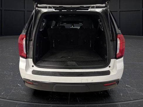 Used 2024 GMC Yukon XL SLE image 12