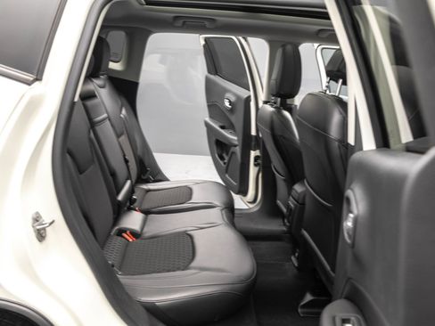 Used 2018 Jeep Compass Latitude image 35