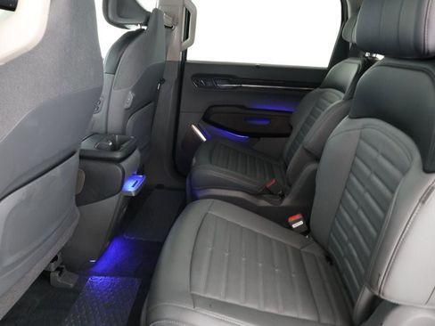 Used 2024 Kia EV9 Land image 21