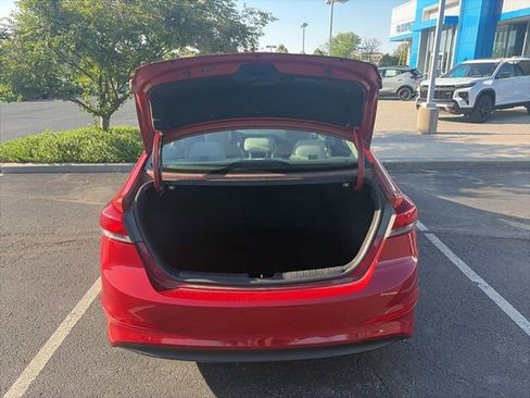 Used 2017 Hyundai Elantra SE FWD image 19