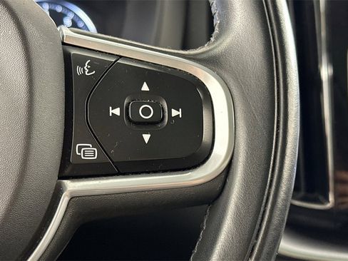 Used 2021 Volvo XC60 T5 Momentum image 28