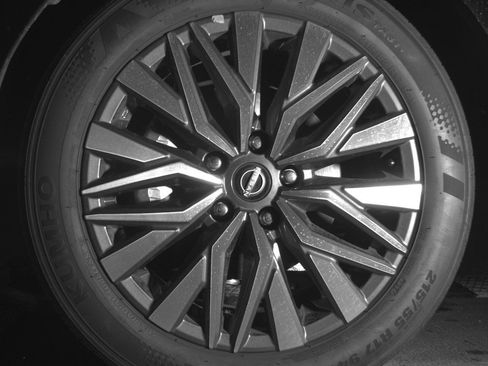 Used 2025 Nissan Altima 2.5 SV image 12