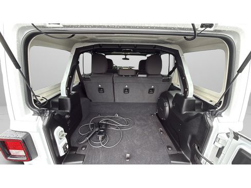 Used 2023 Jeep Wrangler Unlimited w/ Cold Weather Group AWD/4WD image 8