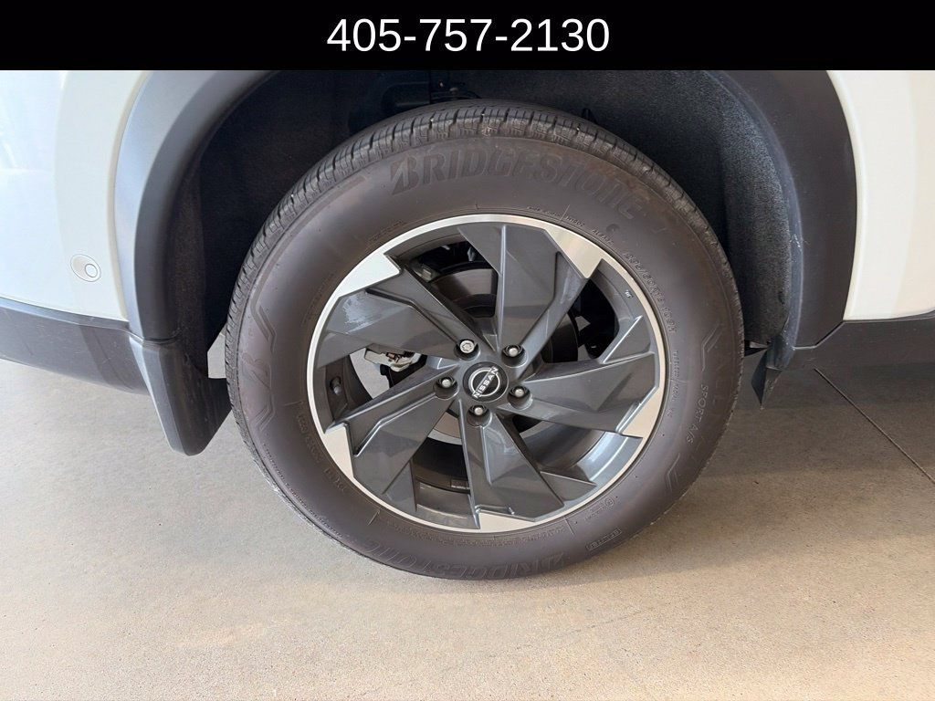 Used 2024 Nissan Rogue SL FWD image 12