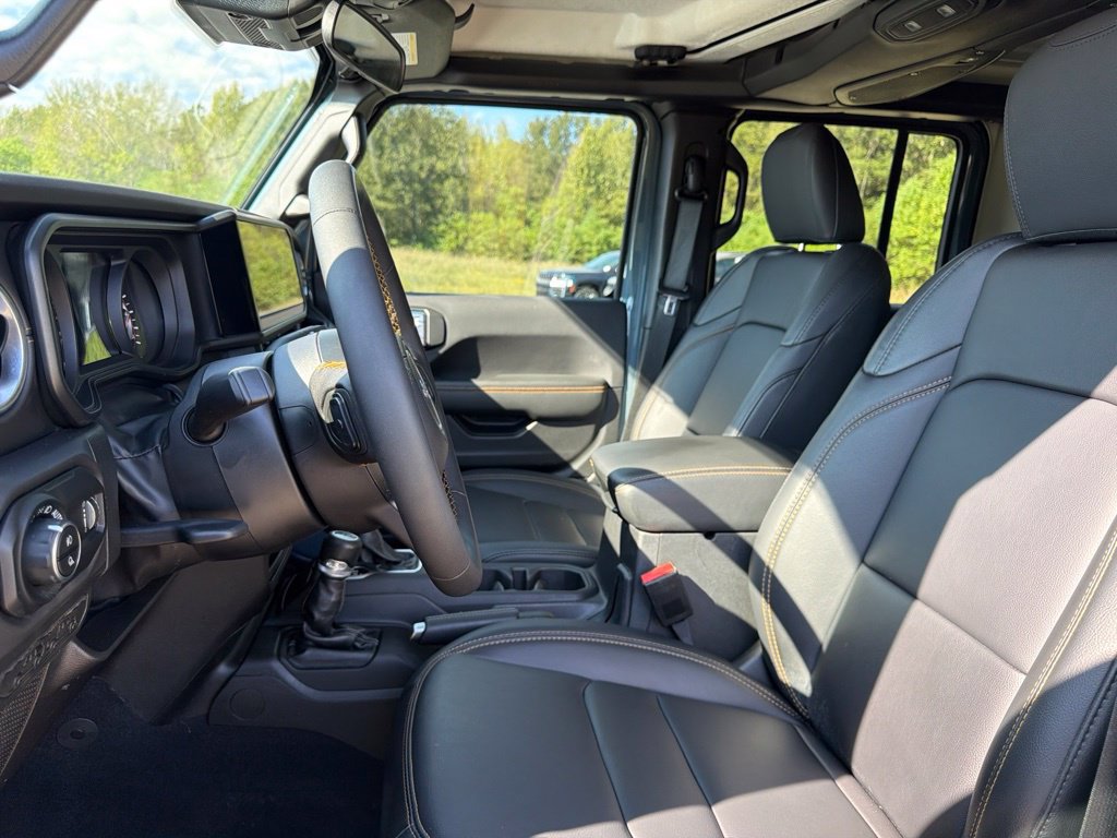 Used 2024 Jeep Gladiator Sport AWD/4WD image 13
