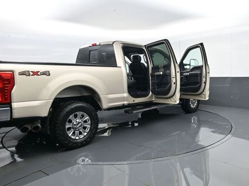 Used 2018 Ford F250 Lariat w/ Lariat Ultimate Package AWD/4WD image 30