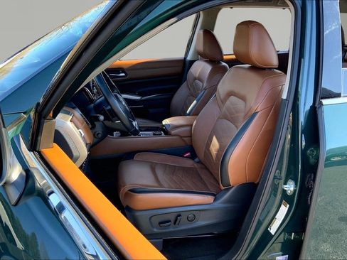 Used 2024 Nissan Pathfinder Platinum image 15