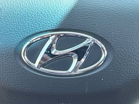 Used 2022 Hyundai Kona Limited AWD/4WD image 35