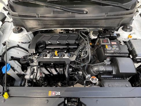 Used 2025 Hyundai Venue SEL FWD image 25