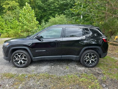 Used 2025 Jeep Compass Limited AWD/4WD image 4