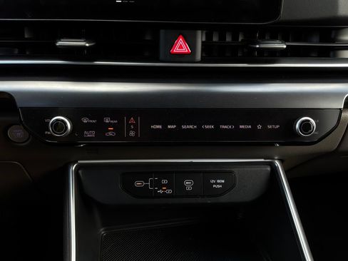 Used 2026 Kia Carnival FWD image 31